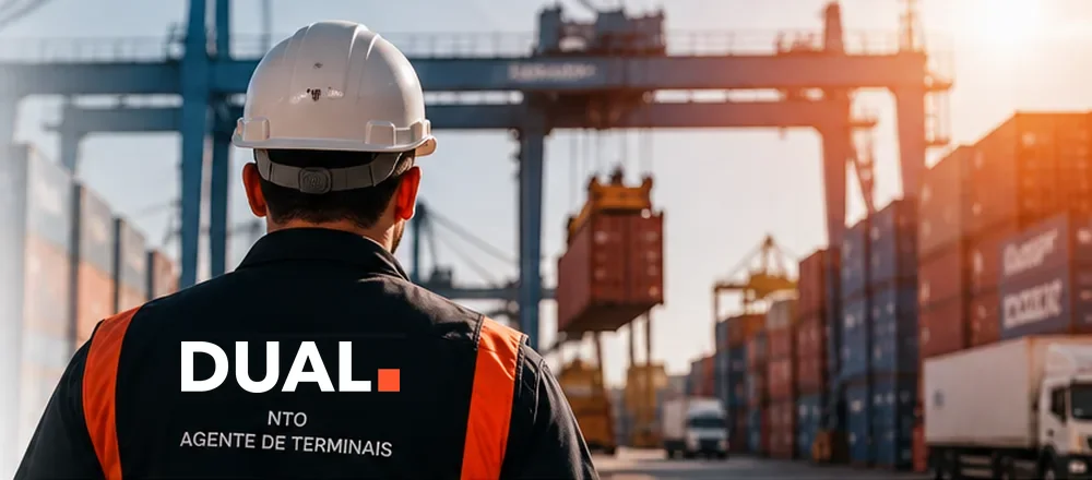 Profissional da DUAL, NTO — Agente de Terminais, em um terminal portuário